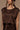 Schokoladenfarbenes Top mit Ausschnitt By Louise